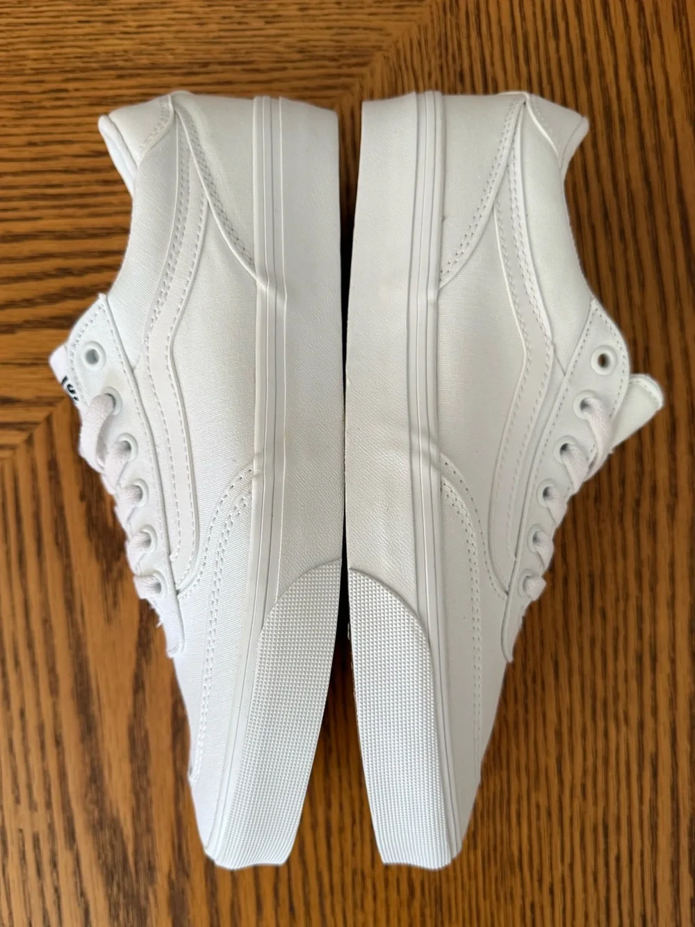 VANS Brooklyn Sneakers - White Canvas